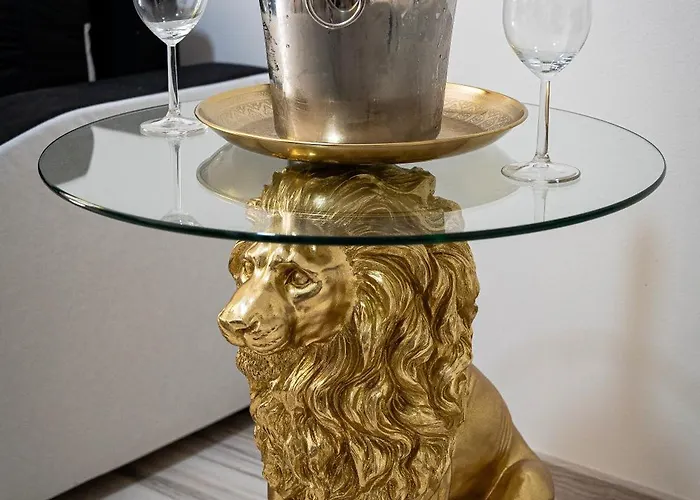 Crown Of Leo 公寓