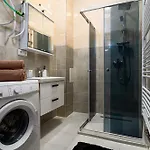 Crown Of Leo Apartment *