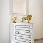 Crown Of Leo Apartment