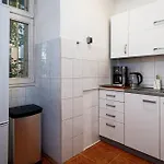 Crown Of Leo Apartment *
