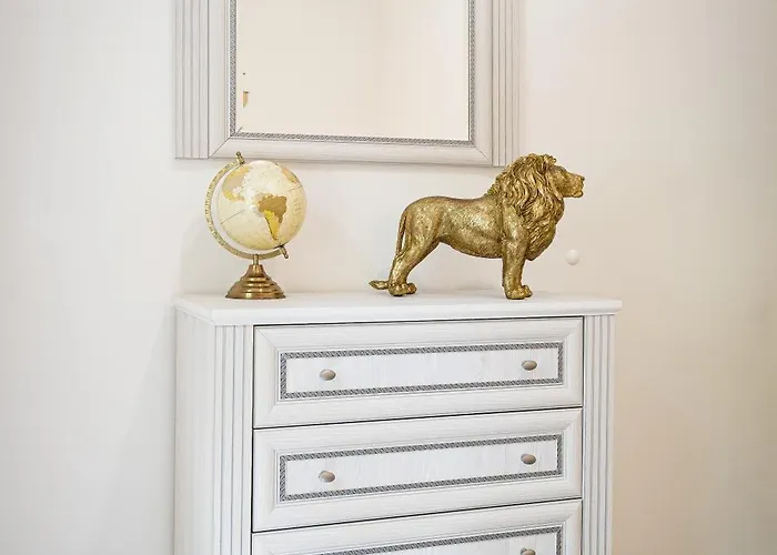 Crown Of Leo Daire
