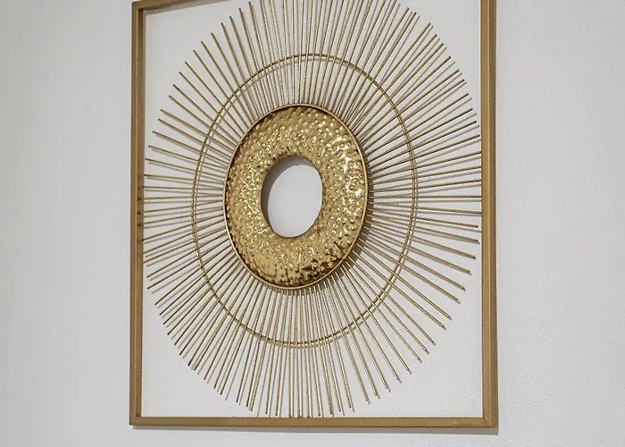 Daire Crown Of Leo Prag