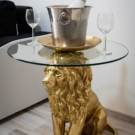 Crown Of Leo شقة